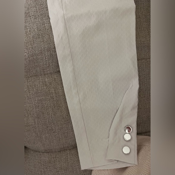 White pants , Suzy, size medium, but fits small-medium - Picture 3 of 4